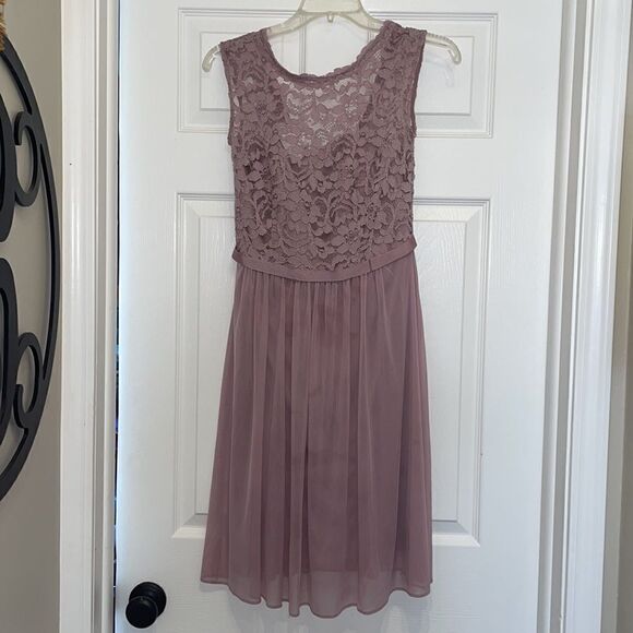 DAVID'S BRIDAL Quartz Lavender short lace and mesh dress with illusion neckline - Picture 1 of 8